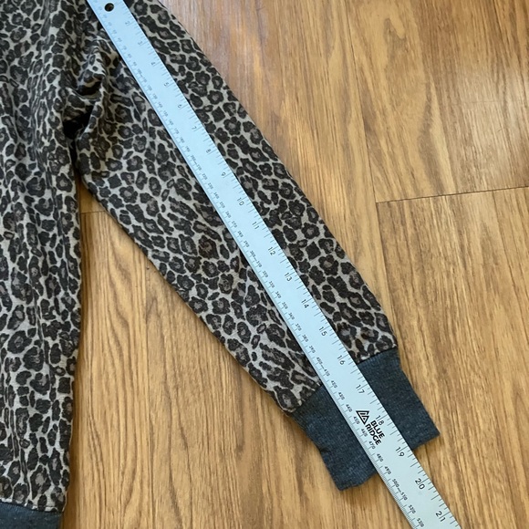 Splendid Leopard Print Gray & Brown Sweater Size Small EUC - Picture 9 of 10